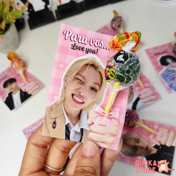 Producto - Tarjetita Chupetín Stray Kids ó  Personalizada con tu Idol fav