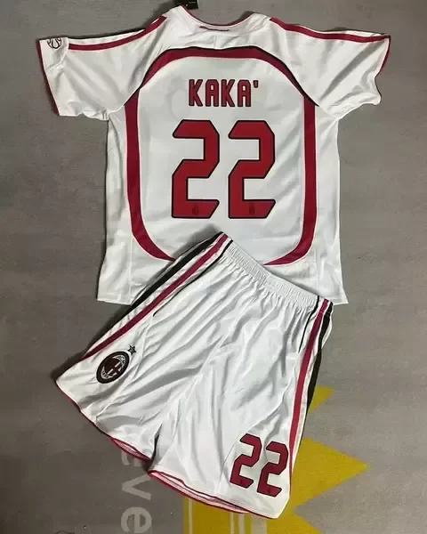 Producto - Kit Camiseta y Short NIÑO Milán Retro 2007 Kaká IMPORTADO