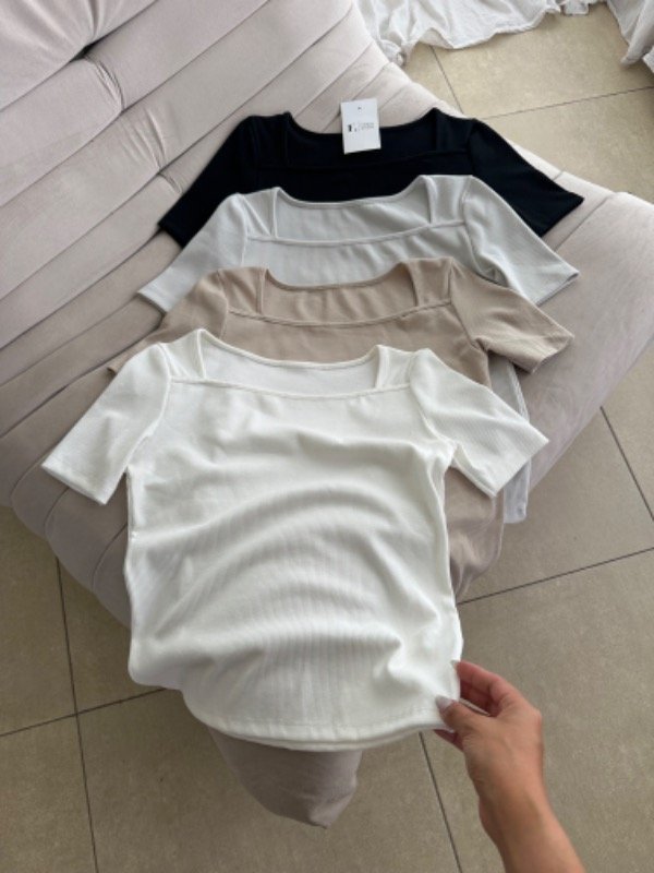 Producto - Básica cuello cuadrado