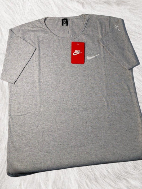 Producto - Remera Nike gris