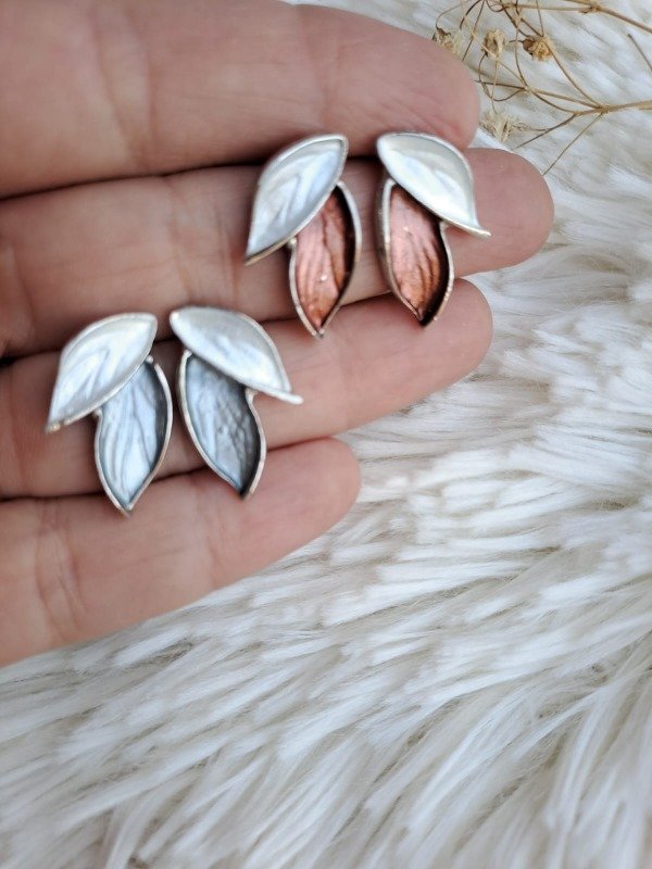 Producto - AQA0187 Aro Hoja Esmaltado bicolor C (dos pares)