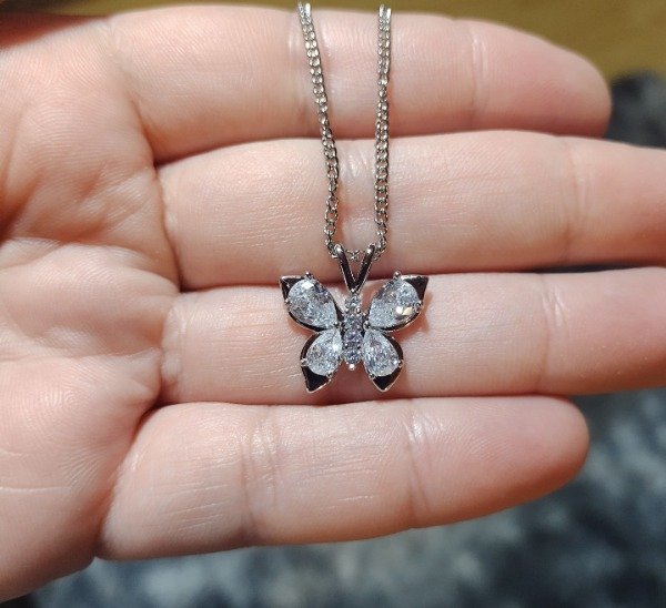 Producto - Collar mariposa blanca cristal