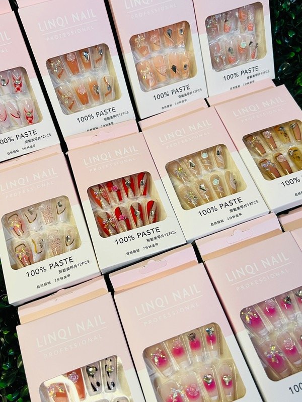 Producto - Uñas postizas con aplique