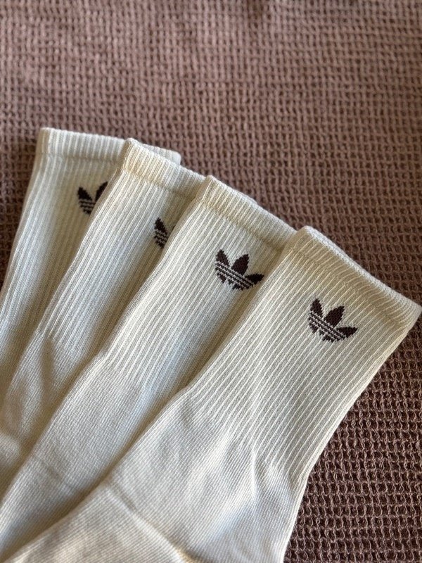 Adidas logo chico premium