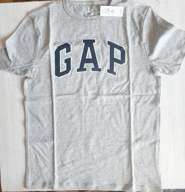 Remera manga corta gap talle 14 gris — imagen 2