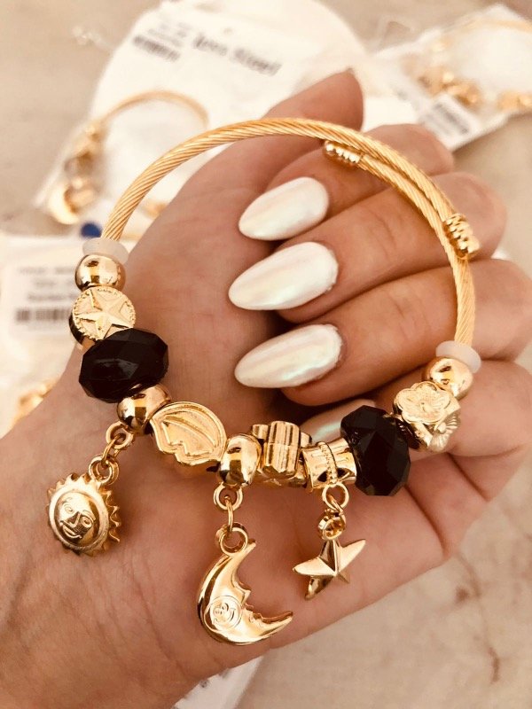 Producto - Pandorita Golden Black con dijes