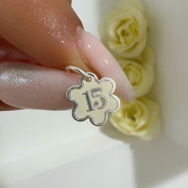 Producto - DIJE 15 MARGARITA ESMERILADA