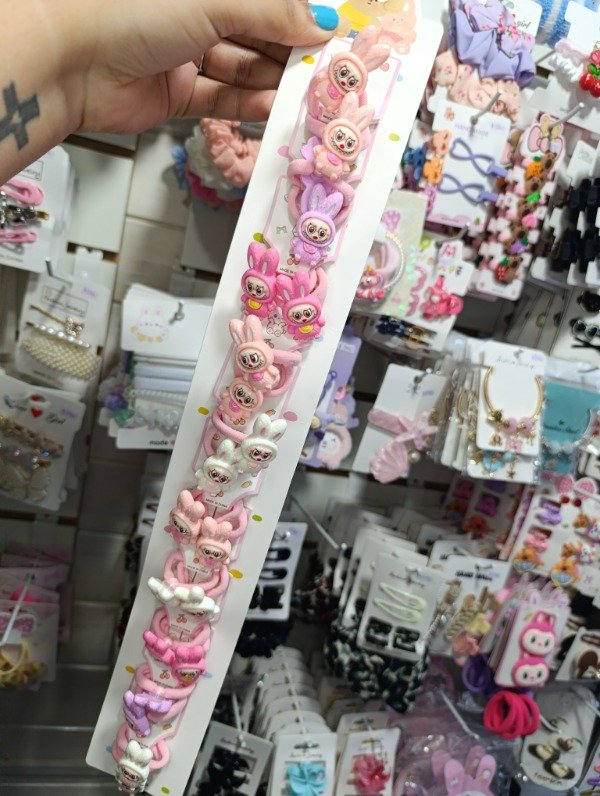Producto - Tira de colitas de Labubu x10 pares