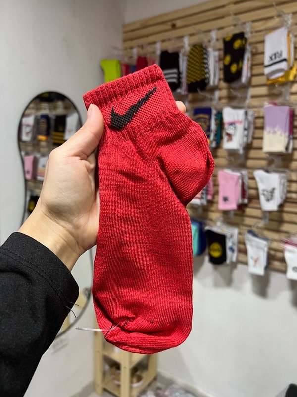 Producto - SOQUETES NIKE BASE ROJA