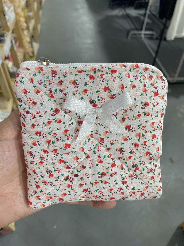 Producto - Monedero blanco con mini flores