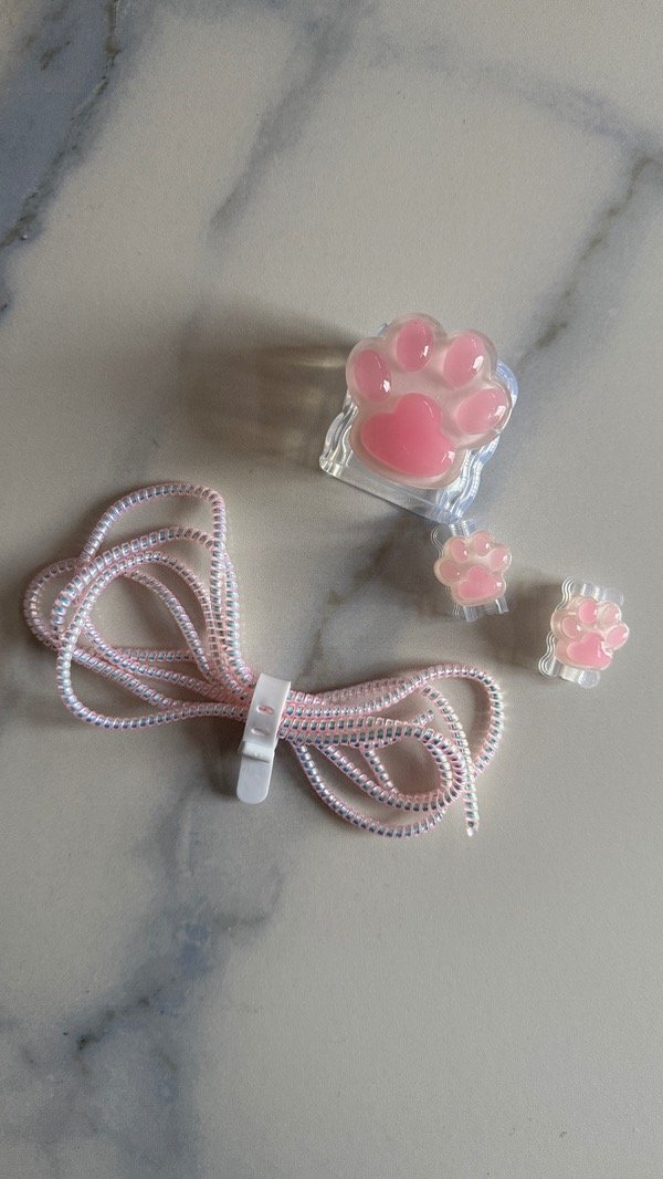 Producto - Protector de cargador huellita rosa