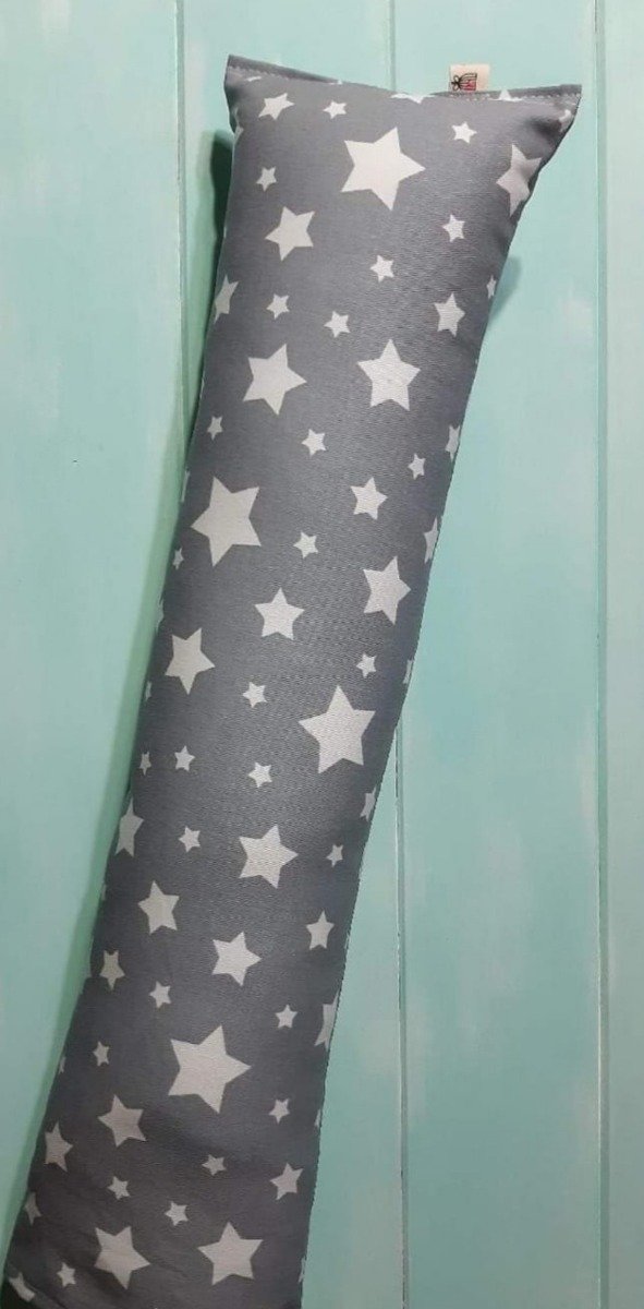 Producto - Almohadón de viaje gris con estrellas blancas