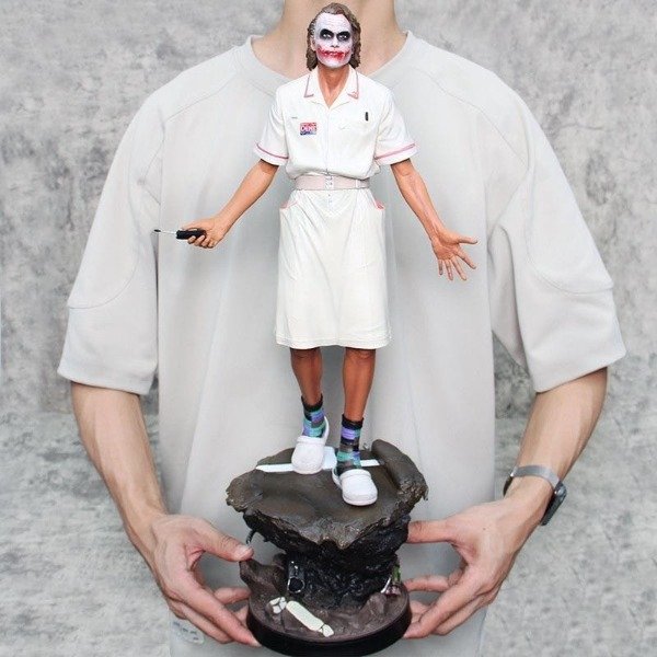 Producto - Diorama Joker enfermero (54cm)