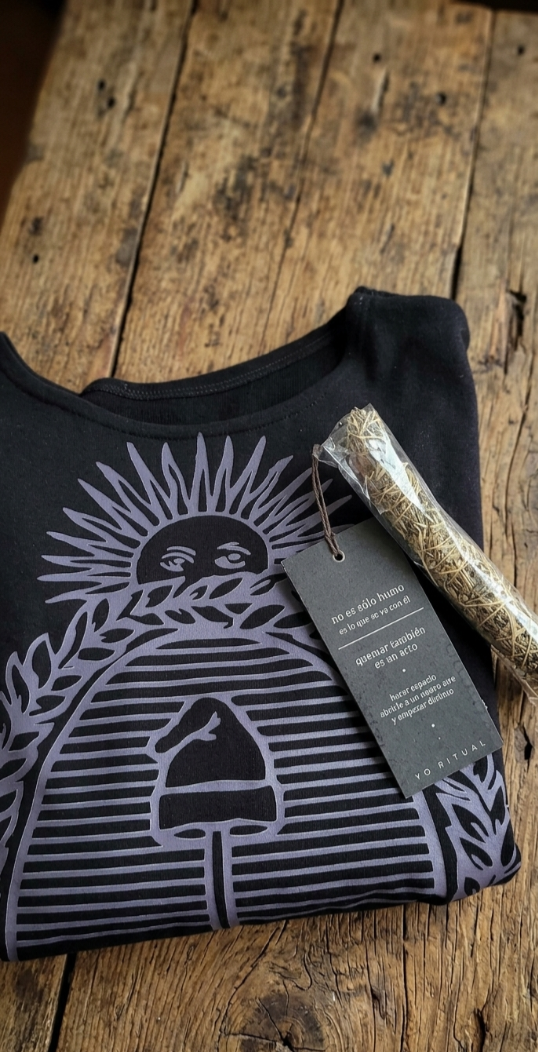 Producto - Buzo clásico mujer Argentina