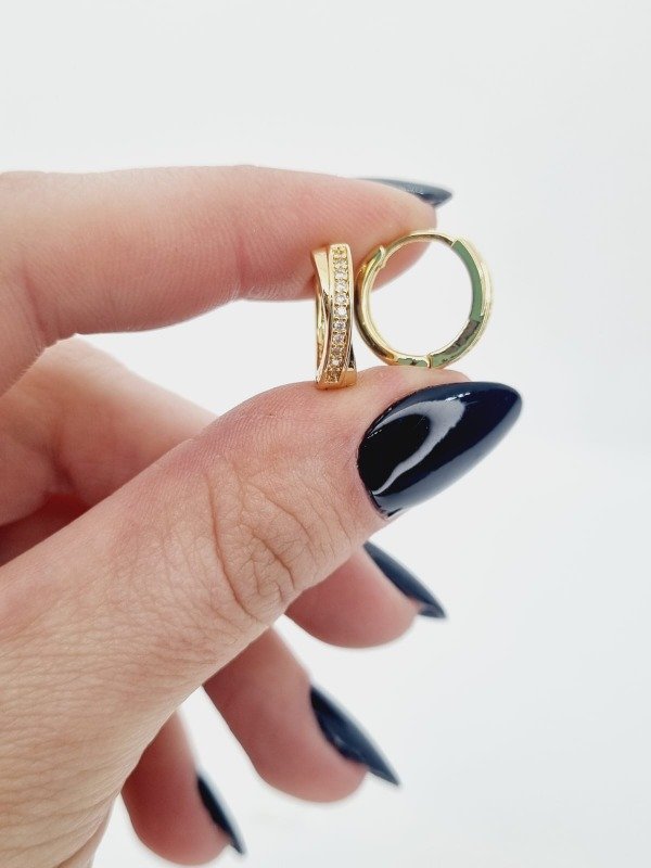 Producto - Aros acero dorado argollita linea strass cruzada