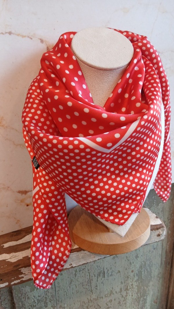 Producto - Pañuelo lunares rojo - 2