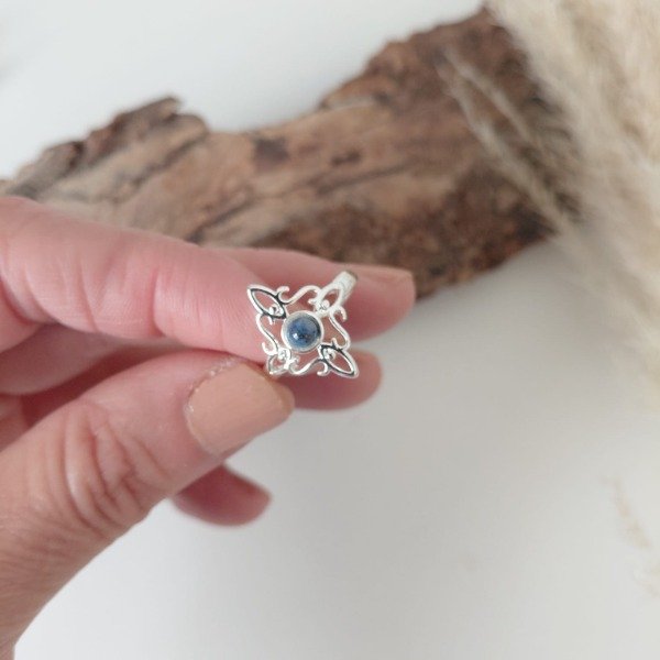 Producto - Anillo Nudo de bruja cuarzo azul