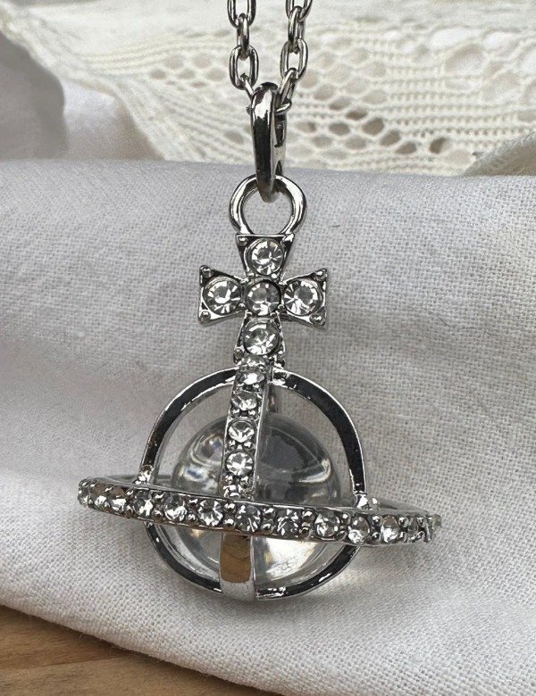 Producto - DIJES SATURNO VIVIENNE WESTWOOD VARIOS COLORES MEDIANO