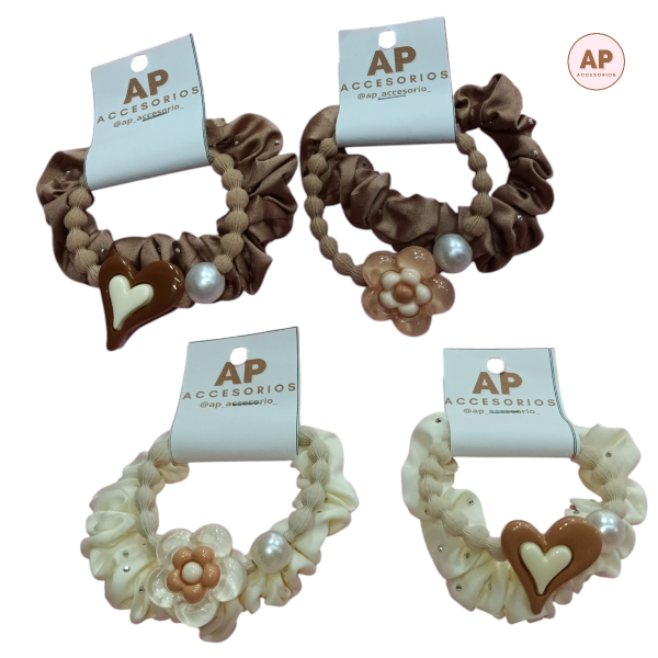 Producto - SCRUNCHIE + COLITA CON APLIQUE - 0065