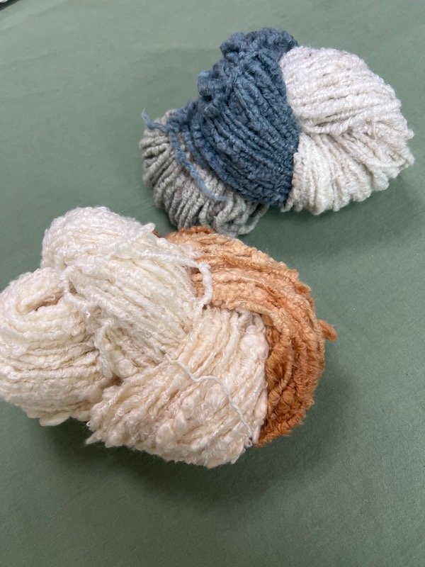 Producto - Lana Boucle acrílica gruesa matizada y lisos
