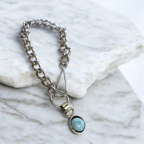 Producto - Charm con piedra natural Celenita