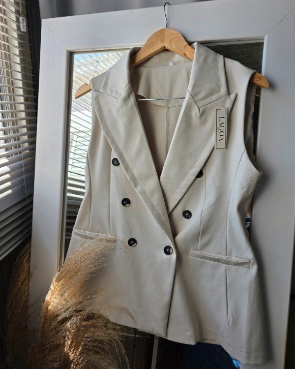 Producto - Chaleco sastrero crema