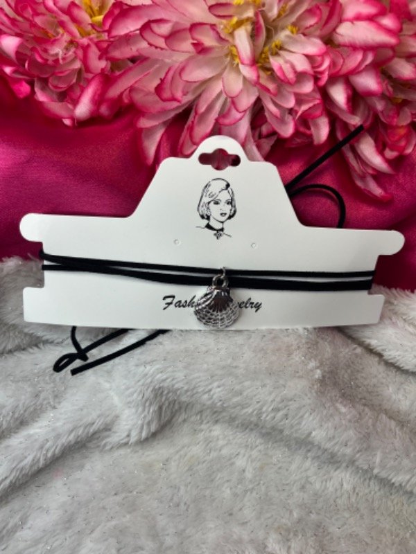 Producto - Chokers negro con dije mar-Diferentes modelos