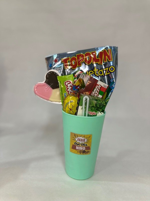 Producto - Vaso con golosinas y chocolates