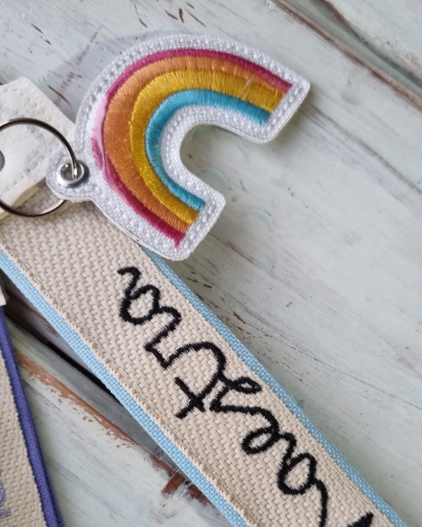 Producto - Charms para Llaveros Cinta - Venta Individual - Accesorio - "Arco Iris Simple" - 1