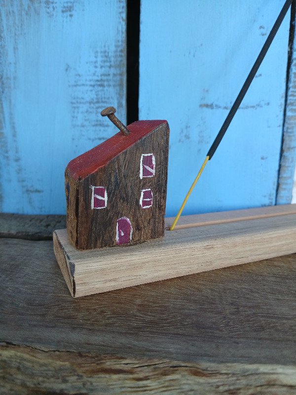 Producto - Porta sahumerios casita