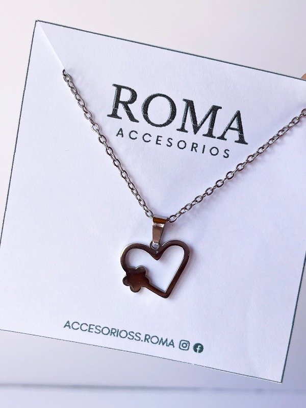 Producto - COLLAR CORAZÓN Y FLORCITA