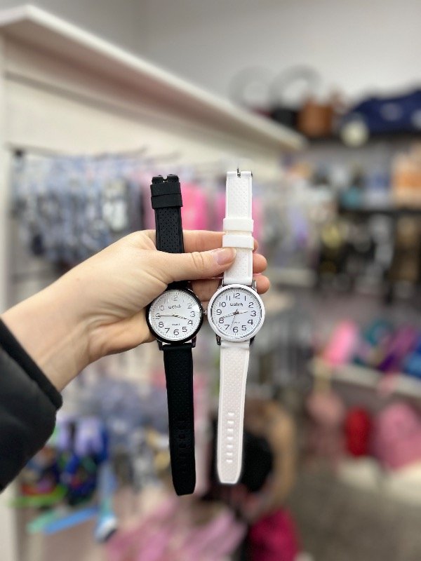 Producto - Reloj Watch malla de goma blanco o negro