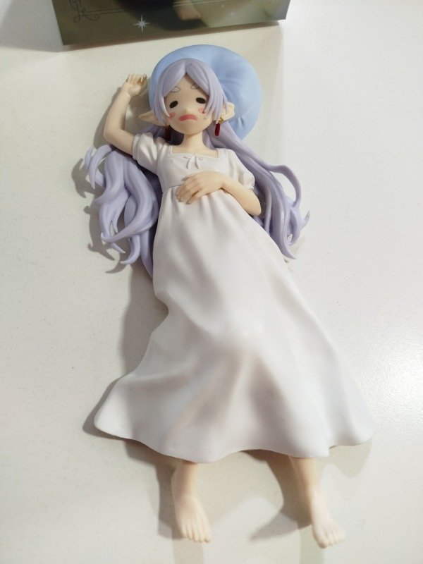 Producto - FIGURA FRIEREN 21CM EN CAJA