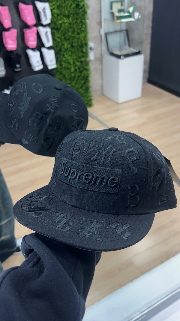Producto - Gorra IMPORTADA NEW ERA SUPREME TOTAL BLACK