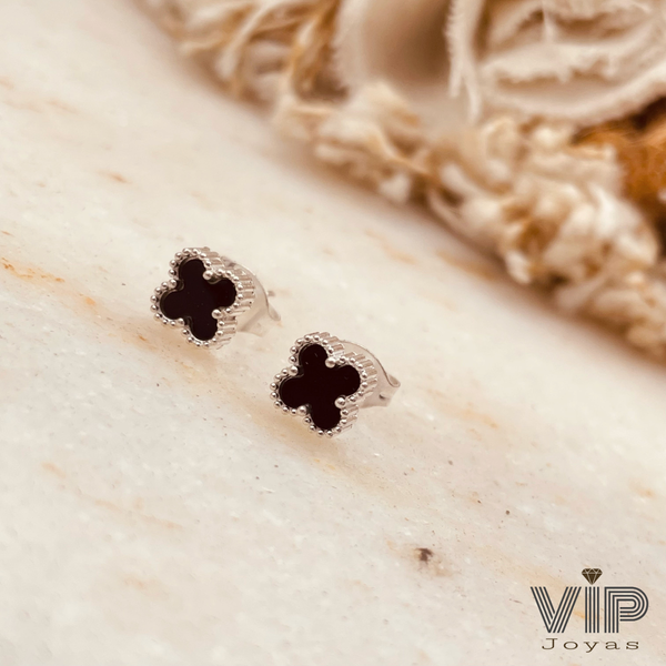 Producto - Aros Pasantes Black Clover Acero Blanco