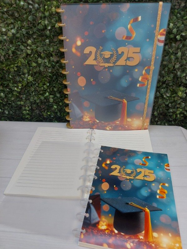 Producto - Cuaderno Inteligente EGRESADOS 2025 tapa blanda.
