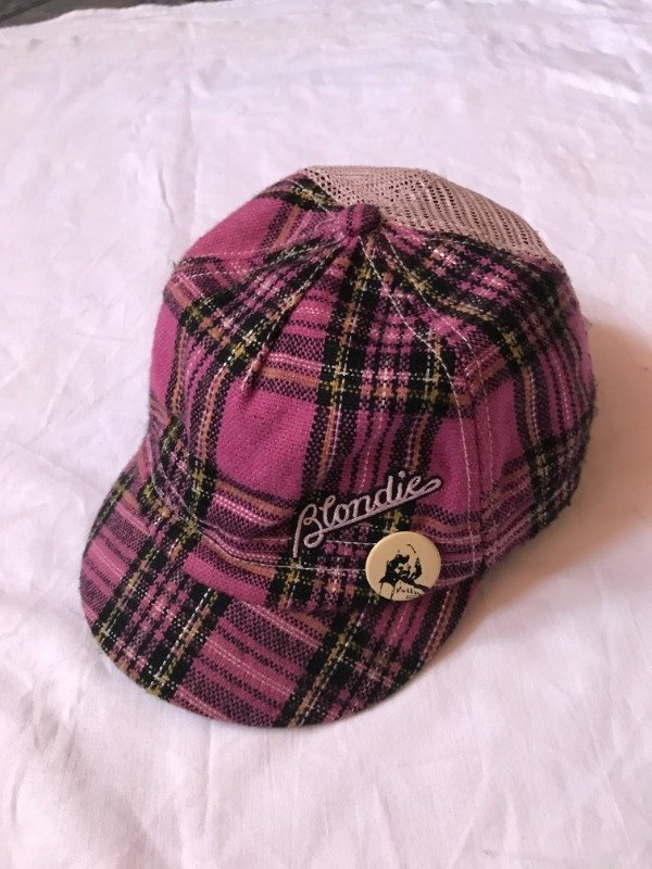 Producto - Vintage Debbie Harry for Blondie official merch tartan cap.