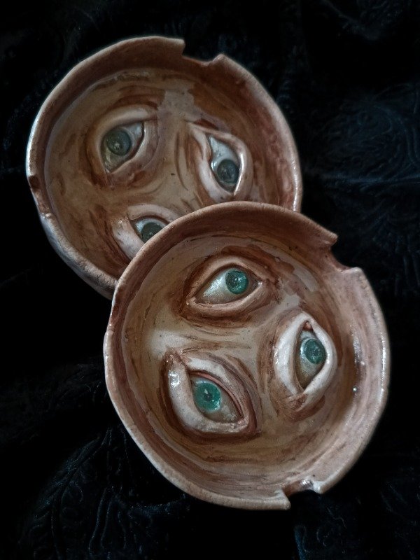 Producto - Cenicero con ojos