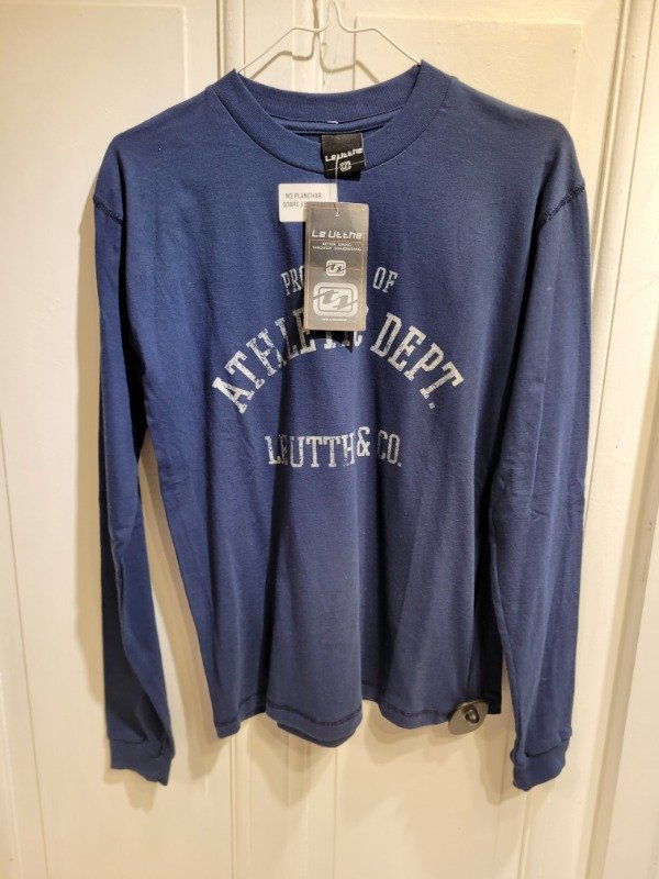 Producto - Remera LE UTTHE azul Nueva Con etiqueta Talle 14 años - PRECIO: 14X