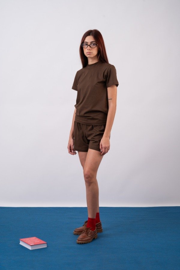 Producto - REMERA CLASSIC FIT MARRON