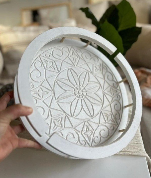 Producto - Bandeja artesanal redonda con baranda Blanca