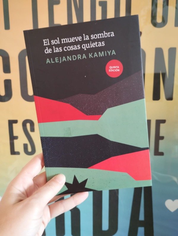 Producto - El sol mueve la sombra de las cosas quietas de Alejandra Kamiya