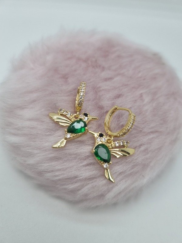 Producto - Aros acero dorado argollita strass colgante colibrí gema strass ala llena