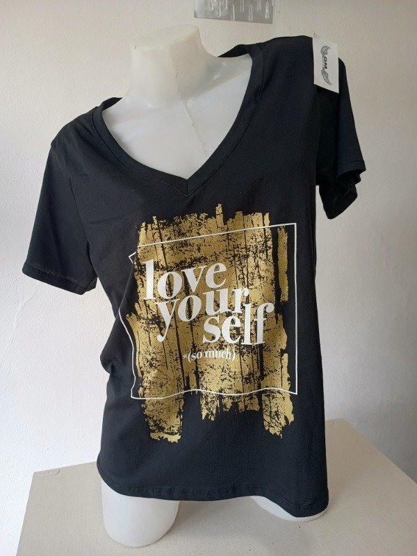 Producto - Remera con Escote V -Estampas Variadas-