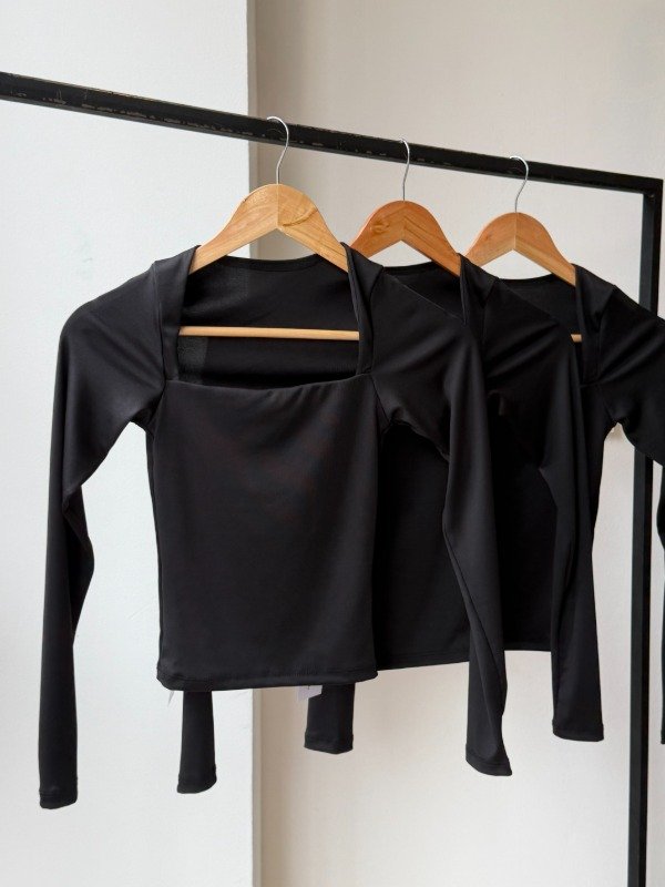 Producto - Remera Negra Básica