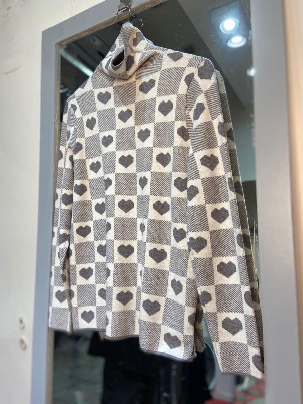 Producto - sweter media polera corazones en gris - 1