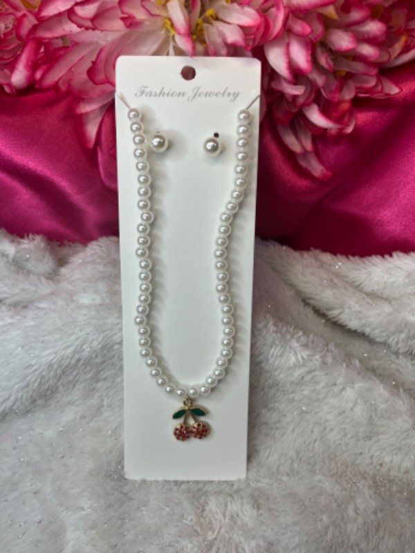 Producto - Collar de perlas con dije cereza-Diferentes modelos