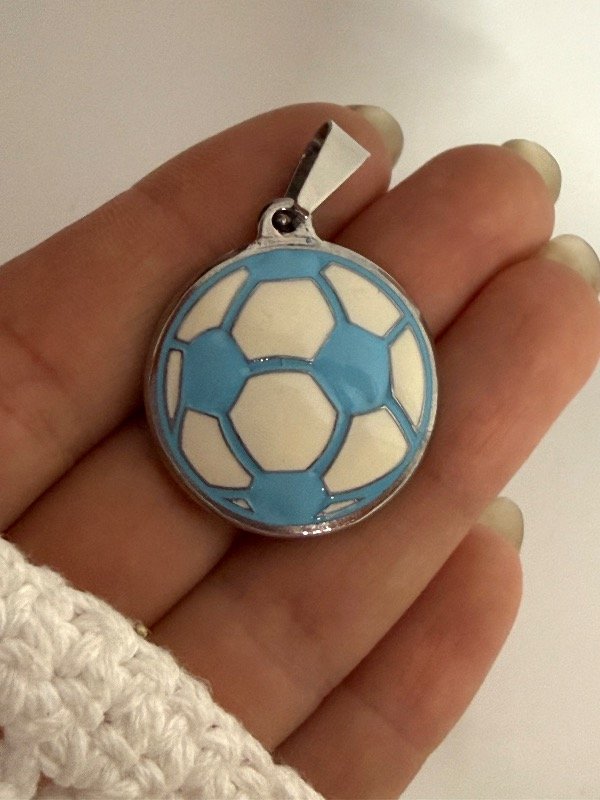 Producto - D549 Dije pelota de futbol 3,5 cm acero quirúrgico