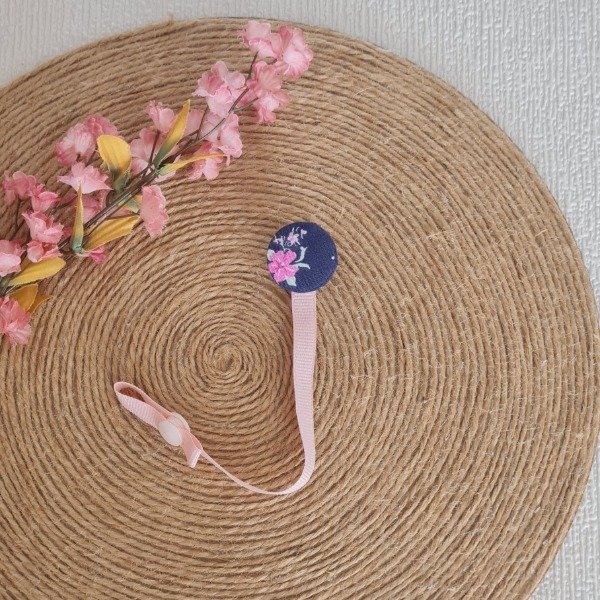 Producto - Porta Chupetes Botón flor azul