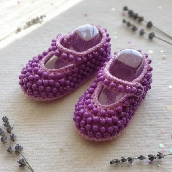 Producto - Zapatitos de perlas violeta tejido crochet 3-6 meses